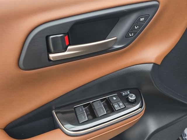 2025 Toyota CROWN SIGNIA XLE