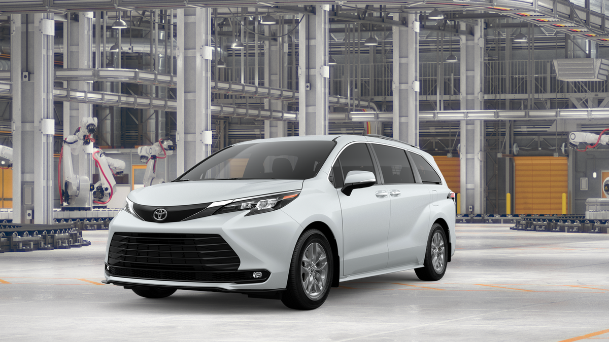 2026 Toyota Sienna XLE 7-Passenger Hybrid AWD's photo